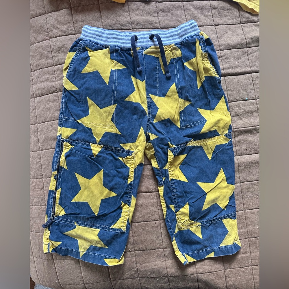 Mini Boden cargo style shorts, blue with yellow stars size 12 Y